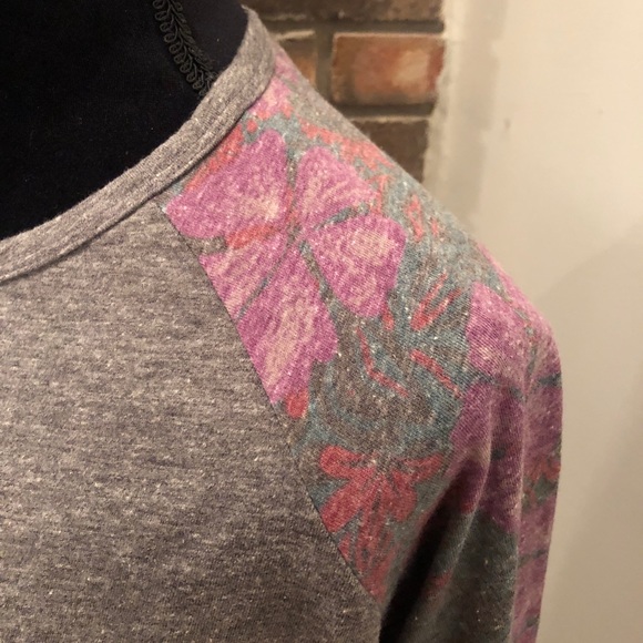 LuLaRoe Randy Tee - Picture 2 of 4